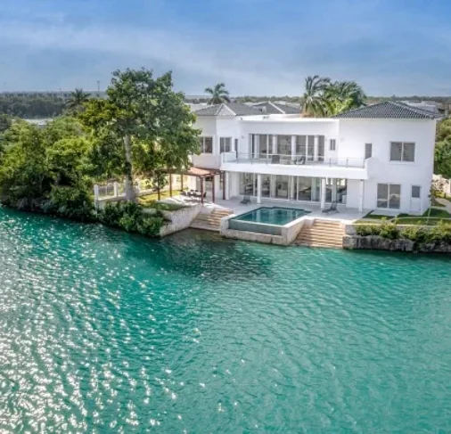 Residencial Lagos del Sol Cancún: Casa en venta con vista al lago