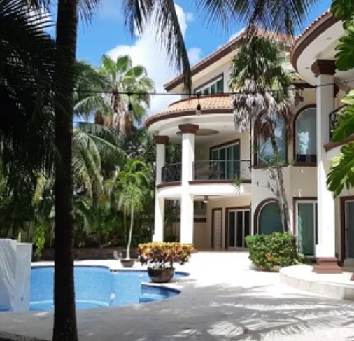 Venta de Casas en Villa Magna Cancun, residencia de 2 terrenos juntos